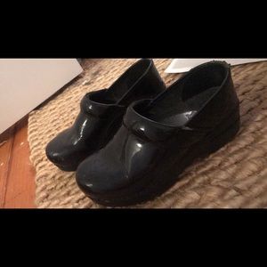 Danskos, patent leather